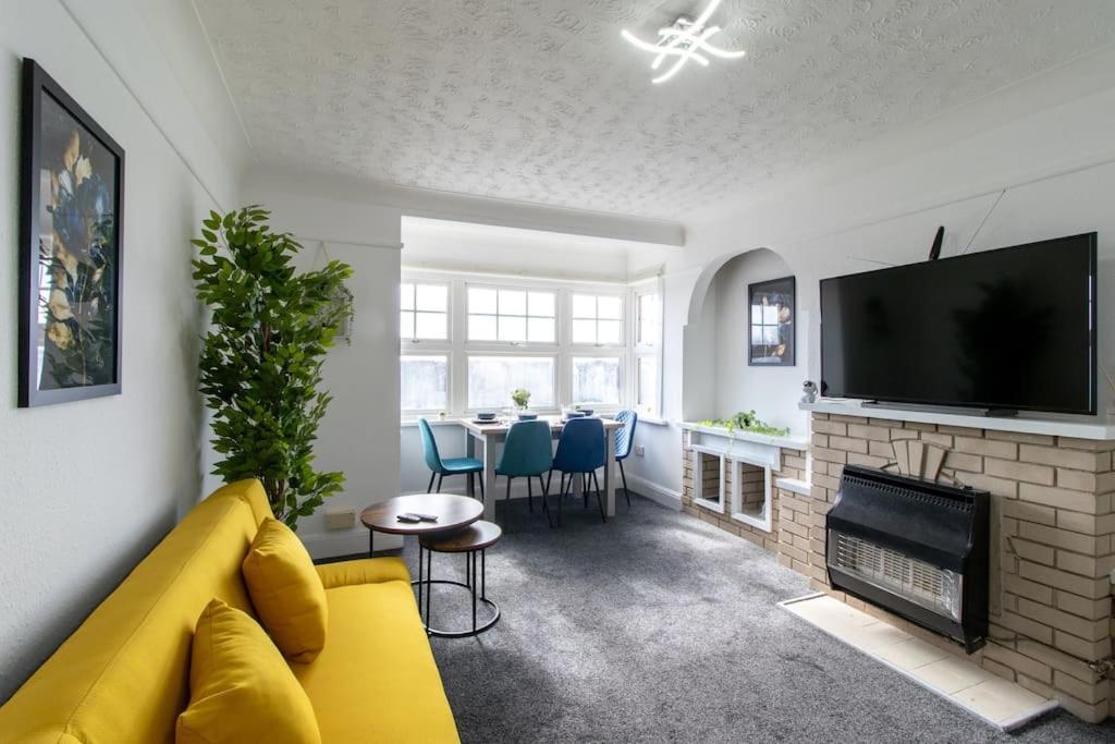 Open Mind Property - Southsea With Free Parking Portsmouth Exterior photo