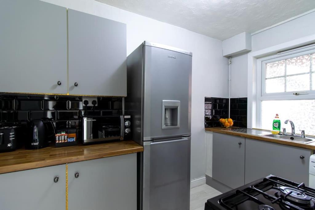 Open Mind Property - Southsea With Free Parking Portsmouth Exterior photo