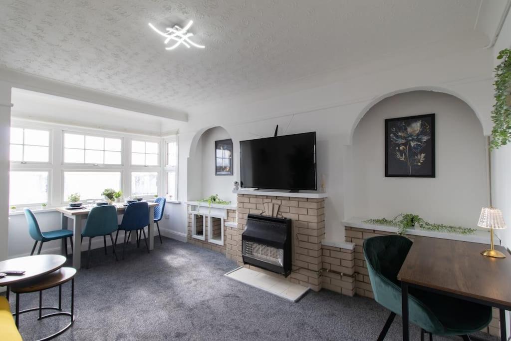 Open Mind Property - Southsea With Free Parking Portsmouth Exterior photo